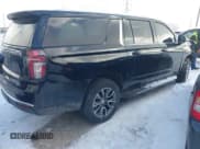✅ 2021 Chevrolet Suburban LT • VIN: 1GNSKCKD3MR266318 • Lot: 41333545. Wystawiony na IAAI z przebiegiem 125 032 mil. Bezpłatny archiwum sprzedaży aukcyjnych z USA i szczegółowy raport historii pojazdu na DreamBid. Zdjęcie 4.