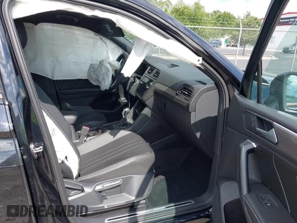 ✅ 2024 Volkswagen Tiguan SE R-Line Black • VIN: 3VVCB7AX9RM199007 • Lot: 42670002. Listed on IAAI with 11,298 mi. Free auction sales archive from the USA and detailed vehicle history report at DreamBid. Image 5.