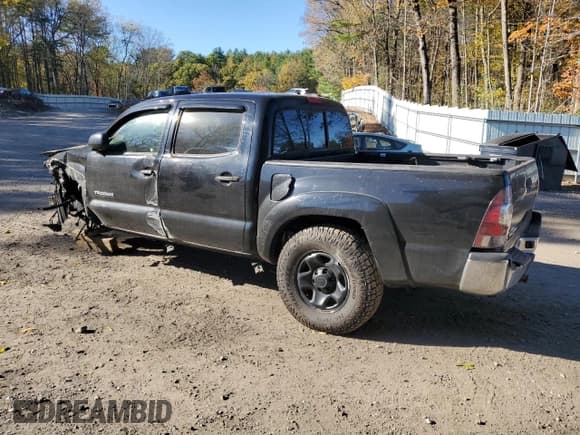 ✅ 2011 Toyota Tacoma • VIN: 3TMLU4EN8BM070455 • Лот: 86603125. Опубликован ранее на Copart с пробегом 175 372 миль. Бесплатный доступ к архиву аукционных продаж из США и подробный отчёт об истории автомобиля на DreamBid. Изображение 2.