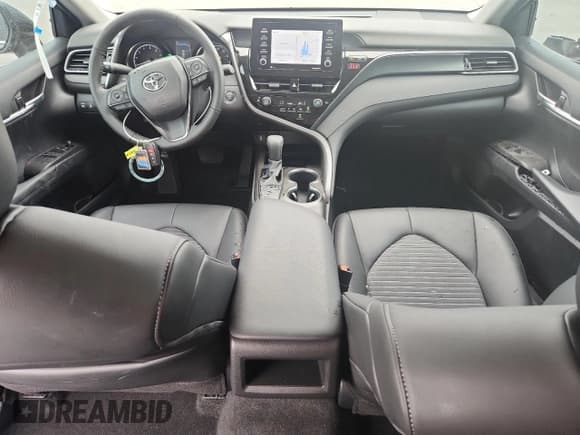 ✅ 2023 Toyota Camry SE • VIN: 4T1T11AK3PU802895 • Лот: 82749565. Опубликован ранее на Copart с пробегом 7 815 миль. Бесплатный доступ к архиву аукционных продаж из США и подробный отчёт об истории автомобиля на DreamBid. Изображение 8.