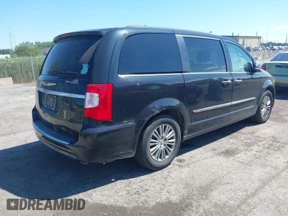 ✅ 2014 Chrysler Town & Country Touring L 30th Anniversary • VIN: 2C4RC1CG9ER138971 • Lot: 42783134. Listed on IAAI with 195,074 mi. Free auction sales archive from the USA and detailed vehicle history report at DreamBid. Image 4.