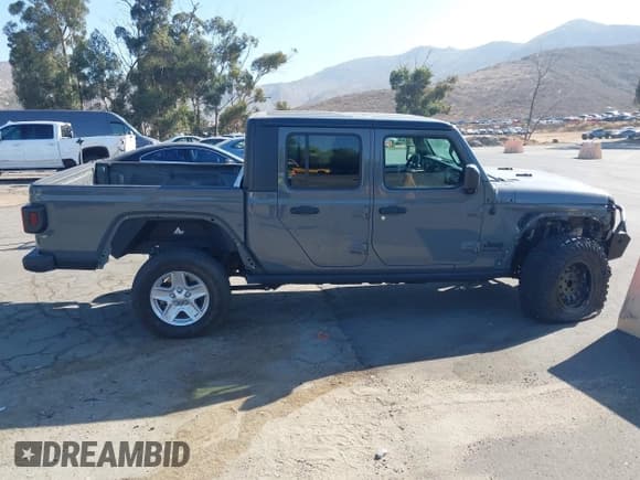 ✅ 2020 Jeep Gladiator Sport S • VIN: 1C6JJTAG6LL201409 • Lot: 42866437. Wystawiony na IAAI z przebiegiem 51 863 mil. Bezpłatny archiwum sprzedaży aukcyjnych z USA i szczegółowy raport historii pojazdu na DreamBid. Zdjęcie 13.