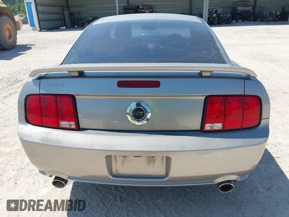 ✅ 2008 Ford Mustang GT Deluxe • VIN: 1ZVHT82H985156352 • Lot: 43182387. Wystawiony na IAAI z przebiegiem 119 235 mil. Bezpłatny archiwum sprzedaży aukcyjnych z USA i szczegółowy raport historii pojazdu na DreamBid. Zdjęcie 16.
