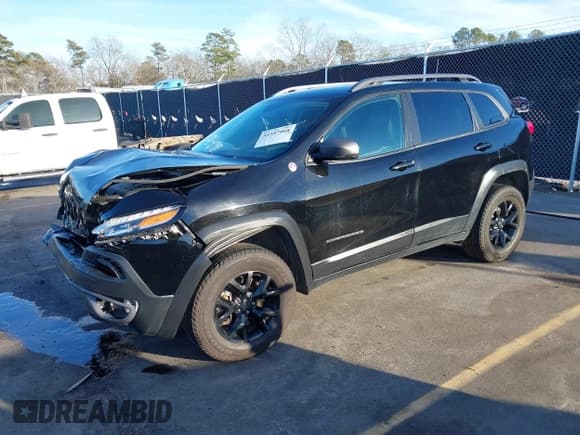 ✅ 2017 Jeep Cherokee Trailhawk • VIN: 1C4PJMBS3HW584386 • Lot: 41347068. Wystawiony na IAAI z przebiegiem 80 598 mil. Bezpłatny archiwum sprzedaży aukcyjnych z USA i szczegółowy raport historii pojazdu na DreamBid. Zdjęcie 17.