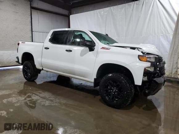 ✅ 2020 Chevrolet Silverado 1500 Custom Trail Boss • VIN: 1GCPYCEF1LZ364224 • Lot: 77033934. Wystawiony na Copart z przebiegiem 28 754 mil. Bezpłatny archiwum sprzedaży aukcyjnych z USA i szczegółowy raport historii pojazdu na DreamBid. Zdjęcie 4.