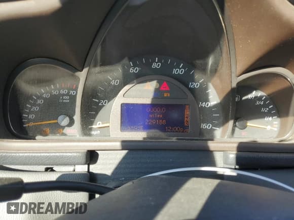 ✅ 2002 Mercedes-Benz C 230/260/280/320 • VIN: WDBRN47J12A288749 • Lot: 42052655. Wystawiony na Copart z przebiegiem 229 188 mil. Bezpłatny archiwum sprzedaży aukcyjnych z USA i szczegółowy raport historii pojazdu na DreamBid. Zdjęcie 9.