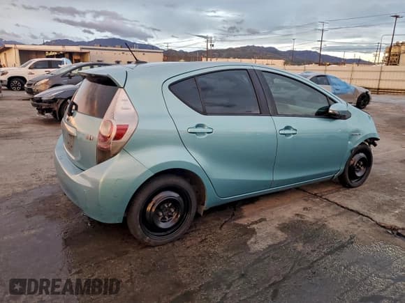 ✅ 2012 Toyota Prius Three • VIN: JTDKDTB38C1011963 • Лот: 92752435. Опубликован ранее на Copart с пробегом 154 386 миль. Бесплатный доступ к архиву аукционных продаж из США и подробный отчёт об истории автомобиля на DreamBid. Изображение 3.