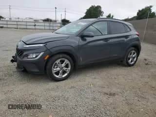 2023 Hyundai Kona SEL с VIN KM8K32AB5PU056977, выставлен на аукционе Copart как лот 68577515 с пробегом 24 626 миль миль и Списание • Salvage title. История ставок и продаж доступна на DreamBid. Изображение 1.