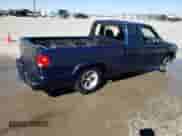 2003 Chevrolet S-10 z VIN 1GCCS19H238173885, wystawiony jako Copart lot #43588694 z przebiegiem 134 550 mil mil oraz Szkoda całkowita • Salvage title. Historia ofert i sprzedaży dostępna na DreamBid. Obrazek 3.