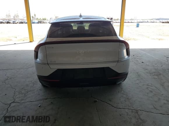 ✅ 2022 Kia EV6 Light • VIN: KNDC34LBXN5078370 • Лот: 80765585. Опубликован ранее на Copart с пробегом 49 108 миль. Бесплатный доступ к архиву аукционных продаж из США и подробный отчёт об истории автомобиля на DreamBid. Изображение 6.