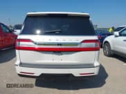 ✅ 2019 Lincoln Navigator Select • VIN: 5LMJJ3HT8KEL14611 • Lot: 43359323. Wystawiony na IAAI z przebiegiem 129 601 mil. Bezpłatny archiwum sprzedaży aukcyjnych z USA i szczegółowy raport historii pojazdu na DreamBid. Zdjęcie 16.