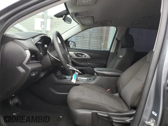 ✅ 2018 Chevrolet Traverse LS • VIN: 1GNERFKWXJJ160745 • Lot: 54645004. Wystawiony na Copart z przebiegiem 74 895 mil. Bezpłatny archiwum sprzedaży aukcyjnych z USA i szczegółowy raport historii pojazdu na DreamBid. Zdjęcie 7.