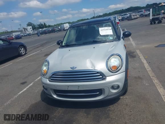 ✅ 2011 MINI Clubman • VIN: WMWZF3C55BTX81658 • Lot: 42543851. Listed on IAAI with 116,628 mi. Free auction sales archive from the USA and detailed vehicle history report at DreamBid. Image 11.