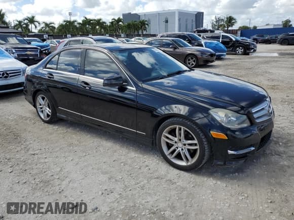 ✅ 2013 Mercedes-Benz C 250 Luxury • VIN: WDDGF4HBXDR300436 • Лот: 90546415. Опубликован ранее на Copart с пробегом 101 189 миль. Бесплатный доступ к архиву аукционных продаж из США и подробный отчёт об истории автомобиля на DreamBid. Изображение 4.