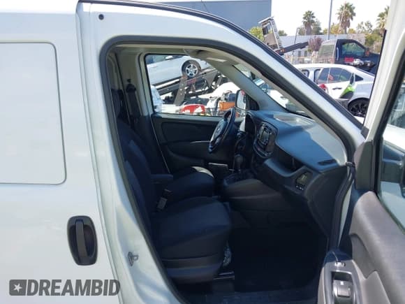 ✅ 2022 Ram ProMaster City Cargo Tradesman • VIN: ZFBHRFAB1N6X59677 • Lot: 43249440. Wystawiony na IAAI z przebiegiem 25 408 mil. Bezpłatny archiwum sprzedaży aukcyjnych z USA i szczegółowy raport historii pojazdu na DreamBid. Zdjęcie 5.