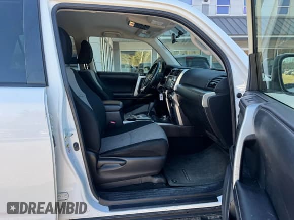 ✅ 2016 Toyota 4Runner Limited • VIN: JTEBU5JR3G5305556 • Лот: 93897325. Опубликован ранее на Copart с пробегом 155 013 миль. Бесплатный доступ к архиву аукционных продаж из США и подробный отчёт об истории автомобиля на DreamBid. Изображение 5.