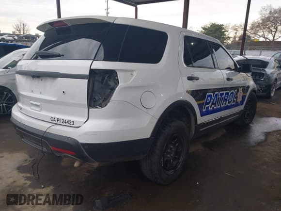 ✅ 2014 Ford Police Interceptor Utility • VIN: 1FM5K8AR0EGC40445 • Lot: 41492520. Wystawiony na IAAI z przebiegiem Nie podano. Bezpłatny archiwum sprzedaży aukcyjnych z USA i szczegółowy raport historii pojazdu na DreamBid. Zdjęcie 4.