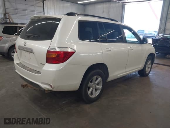 ✅ 2010 Toyota Highlander SE • VIN: 5TDJK3EH0AS030418 • Lot: 42840688. Listed on IAAI with 245,551 mi. Free auction sales archive from the USA and detailed vehicle history report at DreamBid. Image 4.