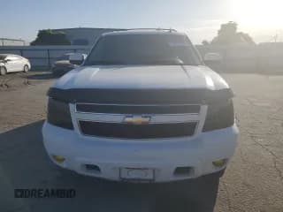 ✅ 2009 Chevrolet Suburban 2LT • VIN: 1GNFC26019R101682 • Lot: 74675694. Wystawiony na Copart z przebiegiem 222 334 mil. Bezpłatny archiwum sprzedaży aukcyjnych z USA i szczegółowy raport historii pojazdu na DreamBid. Zdjęcie 5.