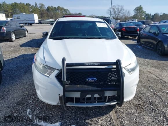 ✅ 2015 Ford Police Interceptor • VIN: 1FAHP2MK8FG121127 • Lot: 41351136. Listed on IAAI with 176,782 mi. Free auction sales archive from the USA and detailed vehicle history report at DreamBid. Image 13.
