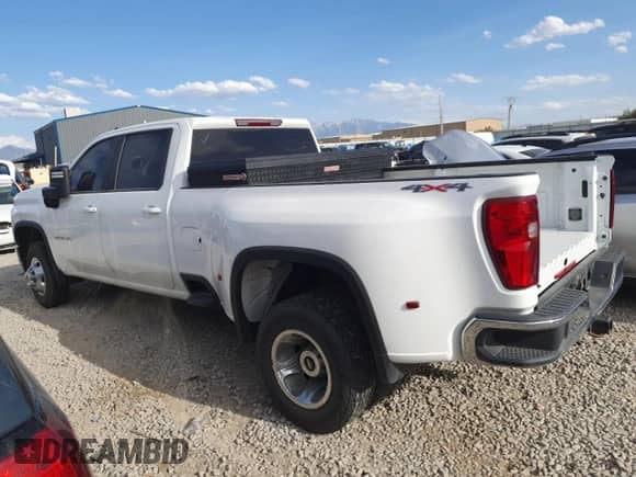 2021 Chevrolet Silverado 3500HD LT z VIN 1GC4YTEY4MF304820, wystawiony jako Copart lot #80626455 z przebiegiem 228 802 mil mil oraz Czysty tytuł • Clean title. Historia ofert i sprzedaży dostępna na DreamBid. Obrazek 2.