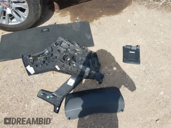 ✅ 2025 GMC Yukon Denali • VIN: 1GKS2DRL0SR223231 • Лот: 42634310. Опубликован ранее на IAAI с пробегом 6 878 миль. Бесплатный доступ к архиву аукционных продаж из США и подробный отчёт об истории автомобиля на DreamBid. Изображение 12.