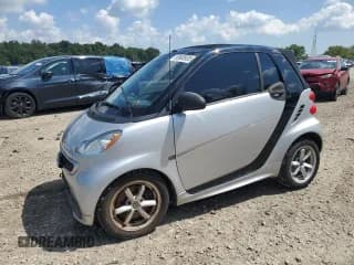✅ 2015 Smart fortwo Passion • VIN: WMEEK3BA5FK833086 • Lot: 68665935. Wystawiony na Copart z przebiegiem Nie podano. Bezpłatny archiwum sprzedaży aukcyjnych z USA i szczegółowy raport historii pojazdu na DreamBid. Zdjęcie 1.