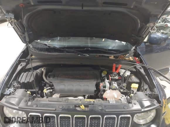 ✅ 2020 Jeep Renegade Latitude • VIN: ZACNJBBB9LPL06798 • Lot: 43576182. Listed on IAAI with 43,546 mi. Free auction sales archive from the USA and detailed vehicle history report at DreamBid. Image 10.