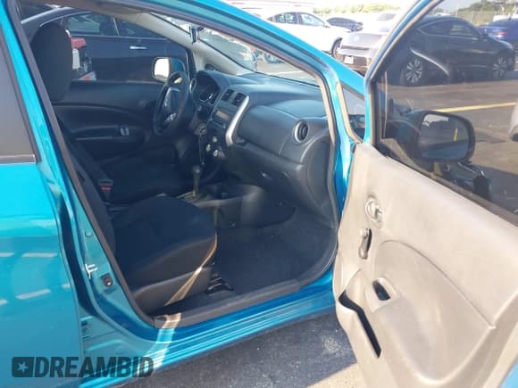 ✅ 2014 Nissan Note S Plus • VIN: 3N1CE2CP2EL421444 • Lot: 43052877. Wystawiony na IAAI z przebiegiem 135 716 mil. Bezpłatny archiwum sprzedaży aukcyjnych z USA i szczegółowy raport historii pojazdu na DreamBid. Zdjęcie 5.