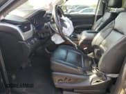 ✅ 2019 Chevrolet Suburban LT • VIN: 1GNSKHKCXKR375635 • Lot: 56133024. Wystawiony na Copart z przebiegiem Nie podano. Bezpłatny archiwum sprzedaży aukcyjnych z USA i szczegółowy raport historii pojazdu na DreamBid. Zdjęcie 7.