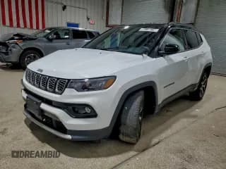 ✅ 2025 Jeep Compass Limited • VIN: 3C4NJDCN5ST522338 • Lot: 95118275. Wystawiony na Copart z przebiegiem 26 606 mil. Bezpłatny archiwum sprzedaży aukcyjnych z USA i szczegółowy raport historii pojazdu na DreamBid. Zdjęcie 1.