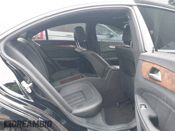 ✅ 2014 Mercedes-Benz CLS 550 • VIN: WDDLJ9BB1EA098721 • Lot: 43280690. Listed on IAAI with 102,889 mi. Free auction sales archive from the USA and detailed vehicle history report at DreamBid. Image 8.