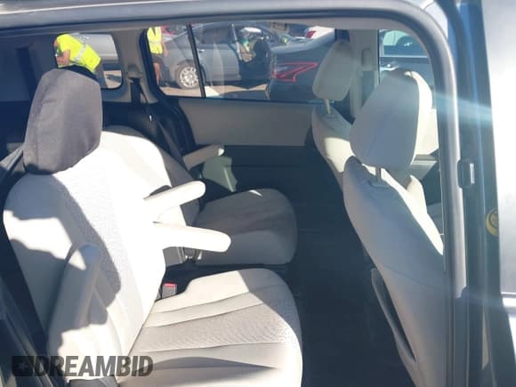 ✅ 2012 Mazda 5 Touring • VIN: JM1CW2CL6C0141592 • Lot: 43641687. Wystawiony na IAAI z przebiegiem 191 938 mil. Bezpłatny archiwum sprzedaży aukcyjnych z USA i szczegółowy raport historii pojazdu na DreamBid. Zdjęcie 8.