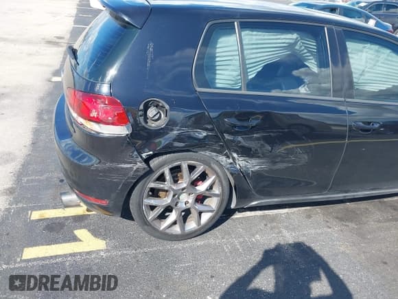 ✅ 2013 Volkswagen Golf GTI • VIN: WVWHD7AJXDW135092 • Lot: 43552972. Wystawiony na IAAI z przebiegiem 106 972 mil. Bezpłatny archiwum sprzedaży aukcyjnych z USA i szczegółowy raport historii pojazdu na DreamBid. Zdjęcie 6.