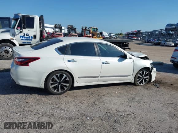 ✅ 2018 Nissan Altima SL • VIN: 1N4AL3AP0JC122839 • Лот: 43005542. Опубликован ранее на IAAI с пробегом 100 992 миль. Бесплатный доступ к архиву аукционных продаж из США и подробный отчёт об истории автомобиля на DreamBid. Изображение 14.