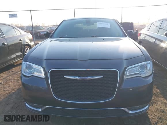 ✅ 2020 Chrysler 300 Limited • VIN: 2C3CCAKG5LH142031 • Lot: 41779681. Wystawiony na IAAI z przebiegiem 73 899 mil. Bezpłatny archiwum sprzedaży aukcyjnych z USA i szczegółowy raport historii pojazdu na DreamBid. Zdjęcie 12.