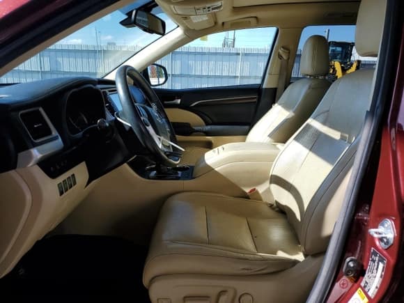 ✅ 2015 Toyota Highlander Limited Platinum • VIN: 5TDDKRFH1FS166790 • Lot: 91945675. Wystawiony na Copart z przebiegiem 106 753 mil. Bezpłatny archiwum sprzedaży aukcyjnych z USA i szczegółowy raport historii pojazdu na DreamBid. Zdjęcie 7.