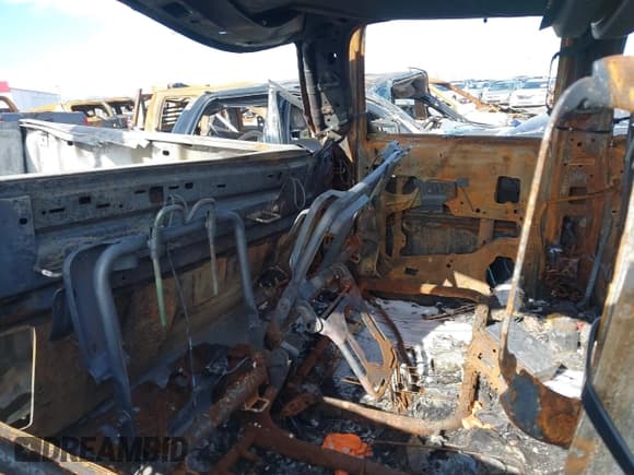 ✅ 2013 GMC Sierra 1500 SLT • VIN: 3GTP2WE71DG119498 • Lot: 41644762. Listed on IAAI with Not provided. Free auction sales archive from the USA and detailed vehicle history report at DreamBid. Image 8.