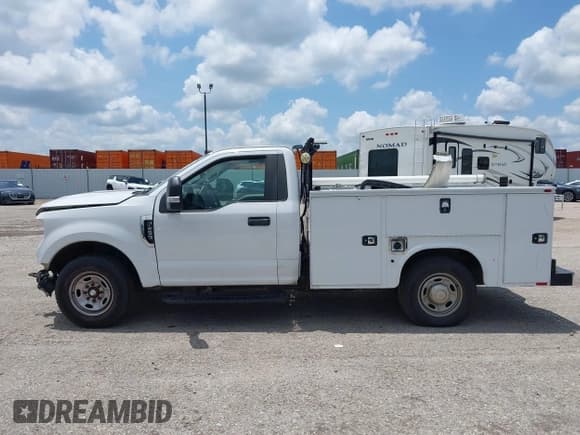 ✅ 2019 Ford F-250 XL • VIN: 1FDBF2A62KEF59427 • Lot: 42523580. Wystawiony na IAAI z przebiegiem 80 243 mil. Bezpłatny archiwum sprzedaży aukcyjnych z USA i szczegółowy raport historii pojazdu na DreamBid. Zdjęcie 14.