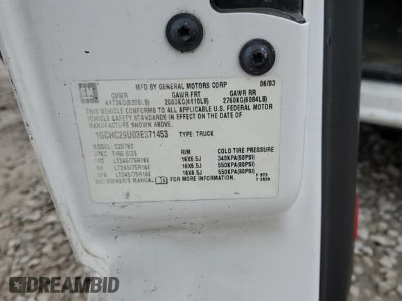 ✅ 2003 Chevrolet Silverado 2500HD LS • VIN: 1GCHC29U03E371453 • Lot: 85531544. Wystawiony na Copart z przebiegiem 149 837 mil. Bezpłatny archiwum sprzedaży aukcyjnych z USA i szczegółowy raport historii pojazdu na DreamBid. Zdjęcie 14.