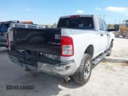 ✅ 2019 Ram 2500 Tradesman • VIN: 3C6UR5CJ1KG632844 • Lot: 41975443. Wystawiony na IAAI z przebiegiem 122 700 mil. Bezpłatny archiwum sprzedaży aukcyjnych z USA i szczegółowy raport historii pojazdu na DreamBid. Zdjęcie 4.
