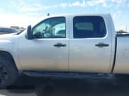 ✅ 2011 GMC Sierra 2500HD SLT • VIN: 1GT121CG0BF164295 • Лот: 43512394. Опубликован ранее на IAAI с пробегом 165 459 миль. Бесплатный доступ к архиву аукционных продаж из США и подробный отчёт об истории автомобиля на DreamBid. Изображение 14.