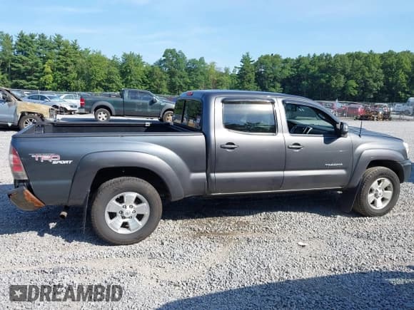 ✅ 2013 Toyota Tacoma • VIN: 3TMMU4FN3DM061944 • Lot: 42867859. Listed on IAAI with 183,857 mi. Free auction sales archive from the USA and detailed vehicle history report at DreamBid. Image 13.