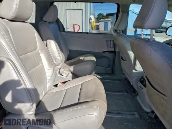 ✅ 2018 Toyota Sienna XLE • VIN: 5TDDZ3DC9JS209779 • Lot: 94101335. Listed on Copart with 59,772 mi. Free auction sales archive from the USA and detailed vehicle history report at DreamBid. Image 11.