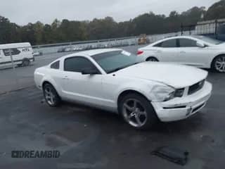 2005 Ford Mustang Deluxe z VIN 1ZVFT80N355148498, wystawiony jako IAAI lot #43543649 z przebiegiem 191 853 mil mil oraz . Historia ofert i sprzedaży dostępna na DreamBid. Obrazek 1.