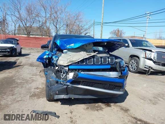 ✅ 2022 Jeep Compass Limited • VIN: 3C4NJDCB7NT185777 • Lot: 41952891. Wystawiony na IAAI z przebiegiem 28 820 mil. Bezpłatny archiwum sprzedaży aukcyjnych z USA i szczegółowy raport historii pojazdu na DreamBid. Zdjęcie 6.