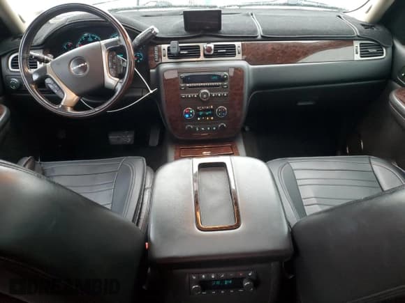 ✅ 2008 GMC Yukon XL • VIN: 1GKFK66808J238803 • Lot: 82479215. Wystawiony na Copart z przebiegiem 161 324 mil. Bezpłatny archiwum sprzedaży aukcyjnych z USA i szczegółowy raport historii pojazdu na DreamBid. Zdjęcie 8.