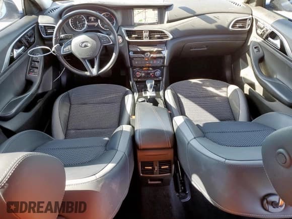 ✅ 2019 Infiniti QX30 Luxe • VIN: SJKCH5CP4KA010536 • Lot: 57772595. Wystawiony na Copart z przebiegiem 45 764 mil. Bezpłatny archiwum sprzedaży aukcyjnych z USA i szczegółowy raport historii pojazdu na DreamBid. Zdjęcie 8.