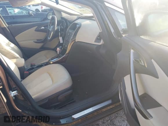 ✅ 2015 Buick Verano Convenience Group • VIN: 1G4PR5SKXF4191536 • Lot: 43031613. Wystawiony na IAAI z przebiegiem 93 878 mil. Bezpłatny archiwum sprzedaży aukcyjnych z USA i szczegółowy raport historii pojazdu na DreamBid. Zdjęcie 5.