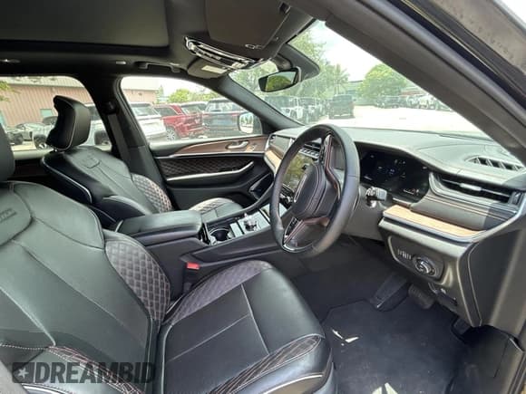 ✅ 2022 Jeep Grand Cherokee • VIN: 1C4RJHNG8N8500991 • Lot: 67420085. Listed on Copart with 41,614 mi. Free auction sales archive from the USA and detailed vehicle history report at DreamBid. Image 5.